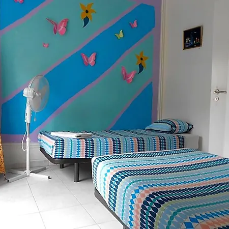 Crescent Hostal *