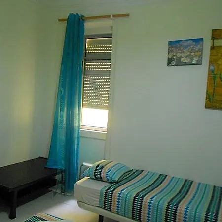 Crescent Hostal *