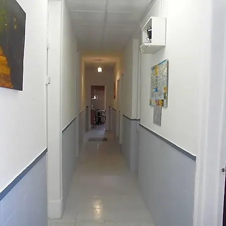 Crescent Hostal