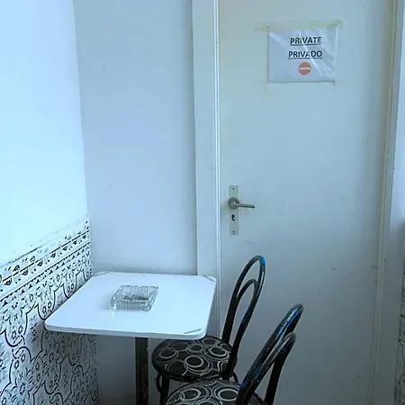 Hostal Crescent *