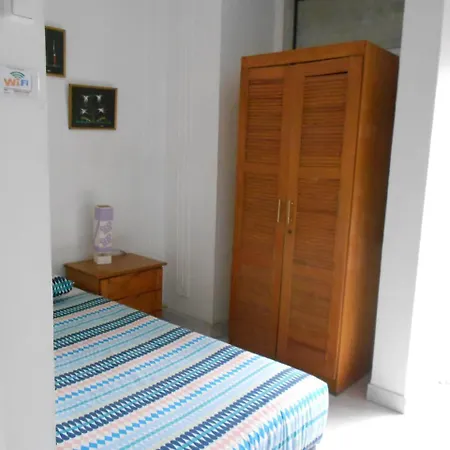 Crescent Хостел *