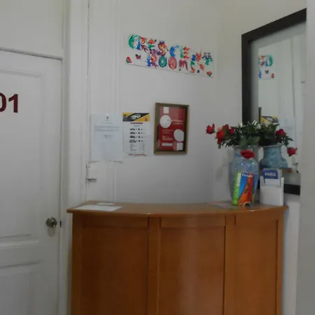 Crescent Хостел *