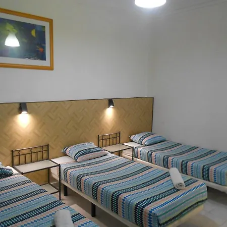Hostal Crescent *