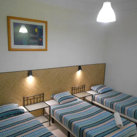 Crescent Hostal *